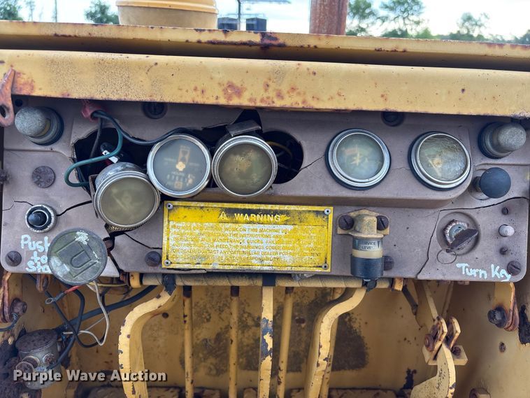 image for item EA7022 1988 Caterpillar D3C dozer