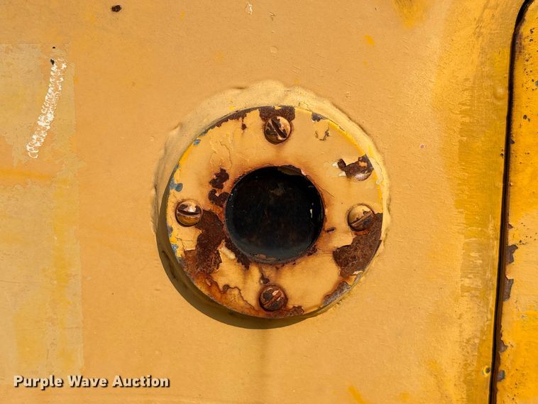 image for item EA7023 John Deere 450C track loader