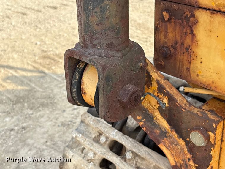 image for item EA7023 John Deere 450C track loader