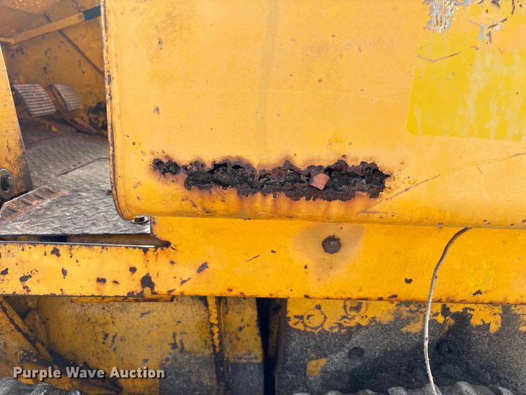 image for item EA7023 John Deere 450C track loader