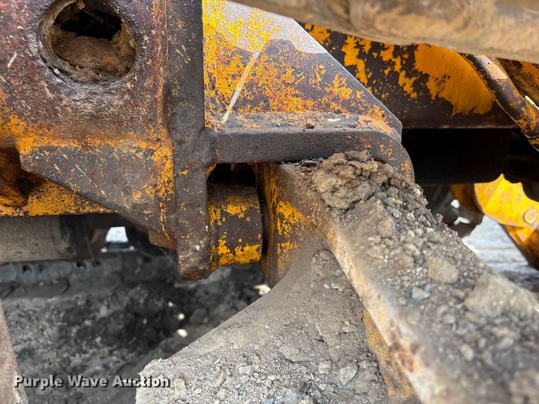 image for item EA7023 John Deere 450C track loader