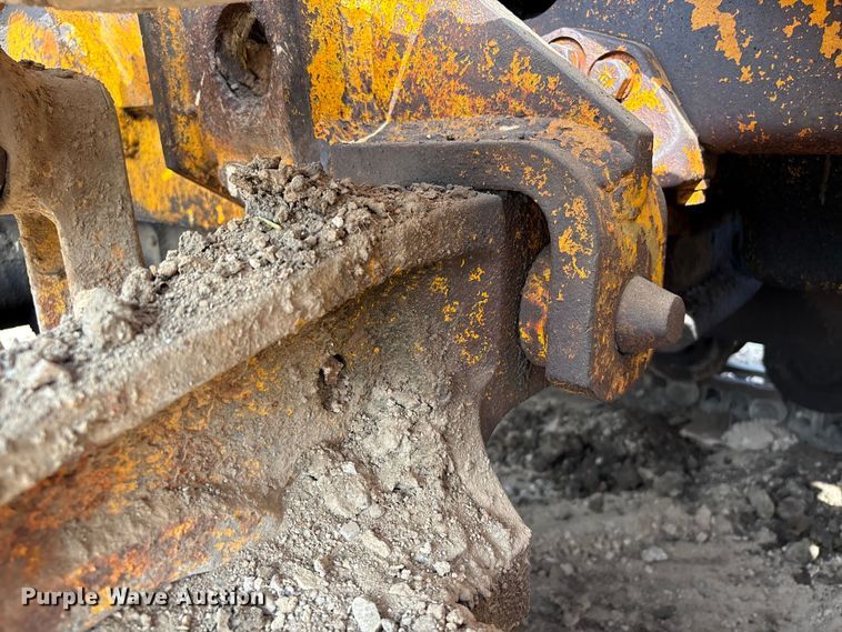 image for item EA7023 John Deere 450C track loader