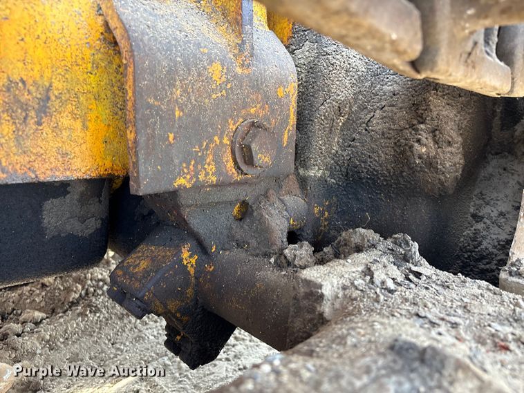 image for item EA7023 John Deere 450C track loader