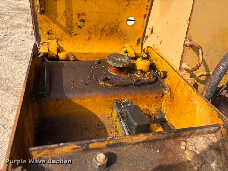 image for item EA7023 John Deere 450C track loader
