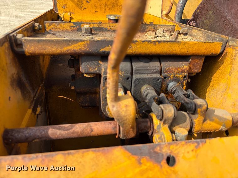 image for item EA7023 John Deere 450C track loader