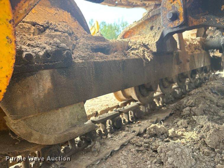 image for item EA7023 John Deere 450C track loader