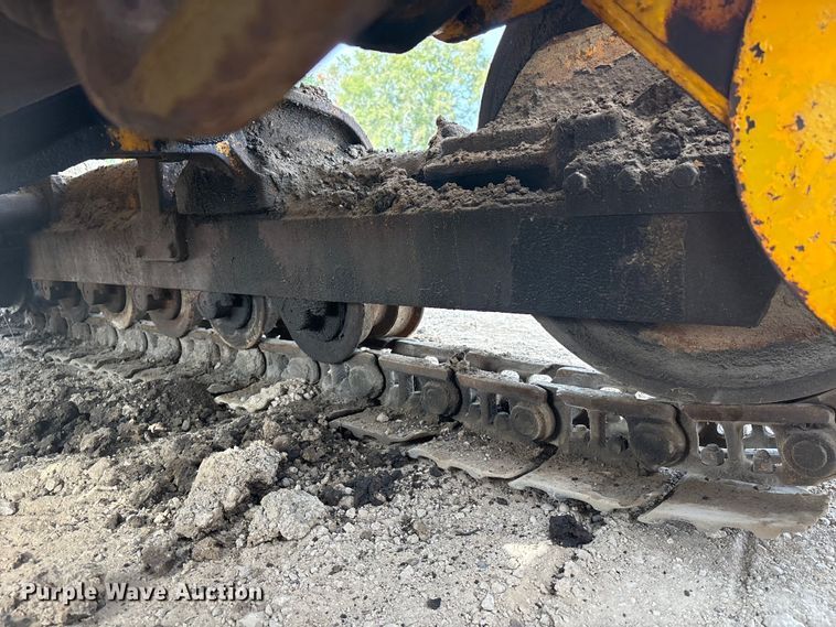 image for item EA7023 John Deere 450C track loader