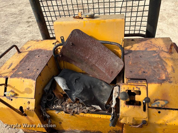 image for item EA7023 John Deere 450C track loader