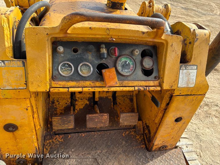 image for item EA7023 John Deere 450C track loader