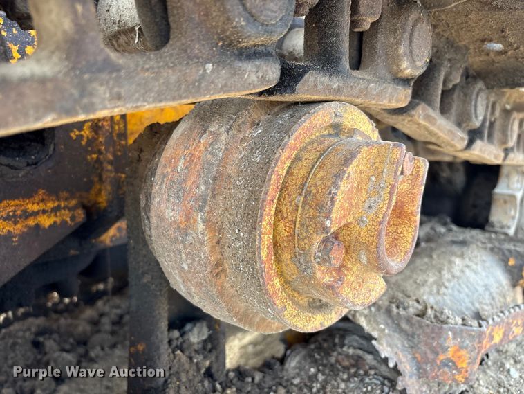 image for item EA7023 John Deere 450C track loader