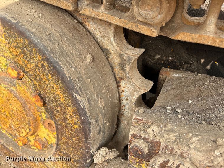 image for item EA7023 John Deere 450C track loader