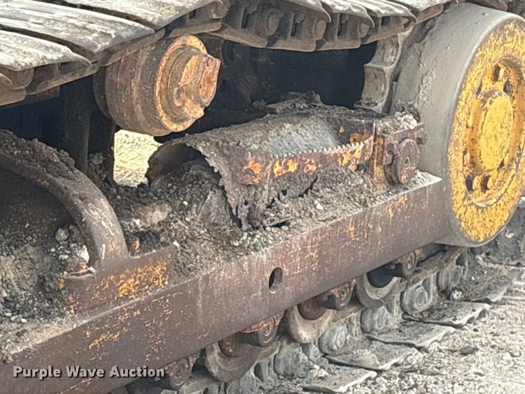 image for item EA7023 John Deere 450C track loader