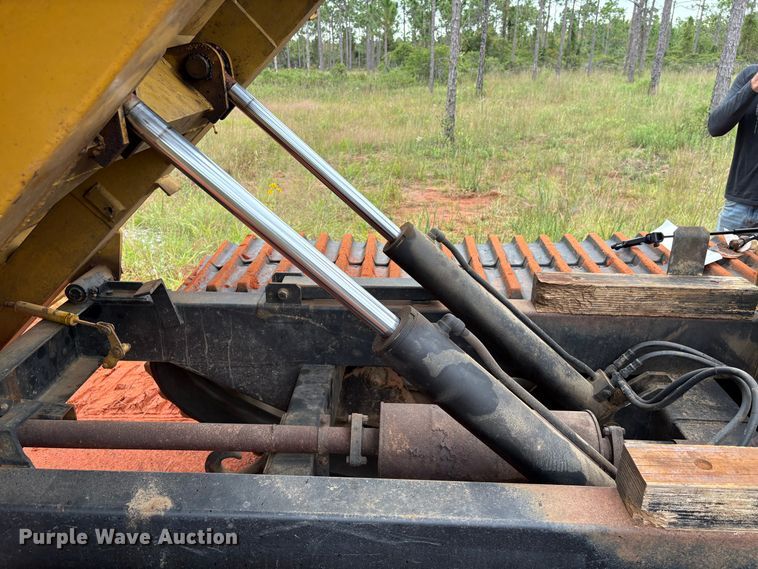 image for item EA7030 Morooka MST-800 track carrier