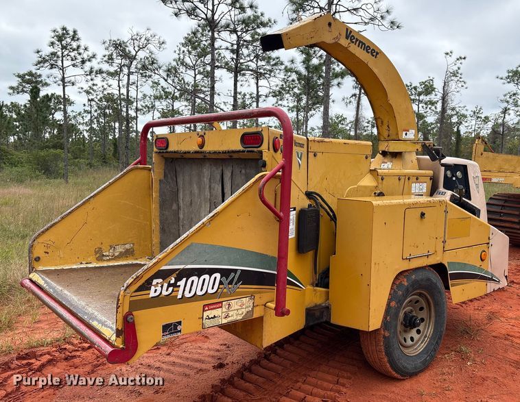 image for item EA7032 2008 Vermeer BC1000XL wood chipper