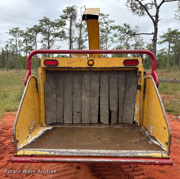 image for item EA7032 2008 Vermeer BC1000XL wood chipper