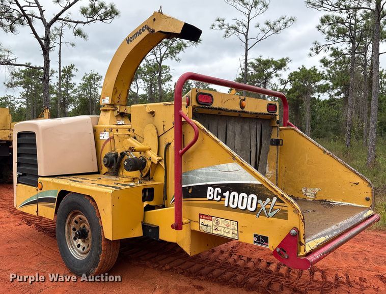image for item EA7032 2008 Vermeer BC1000XL wood chipper