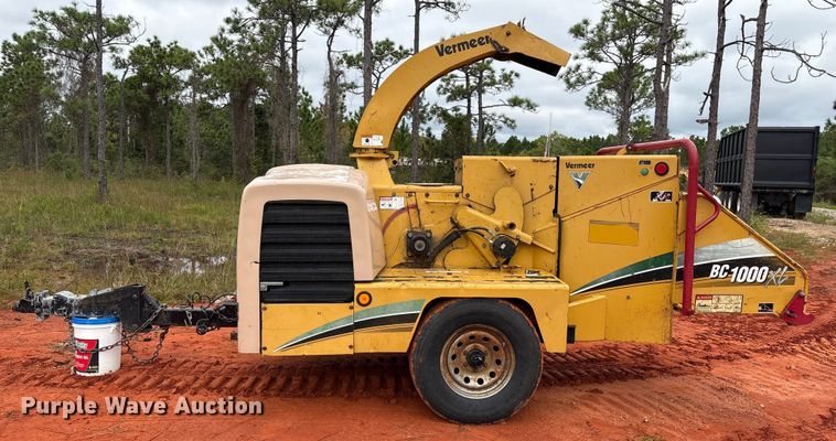 image for item EA7032 2008 Vermeer BC1000XL wood chipper