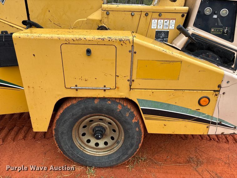 image for item EA7032 2008 Vermeer BC1000XL wood chipper