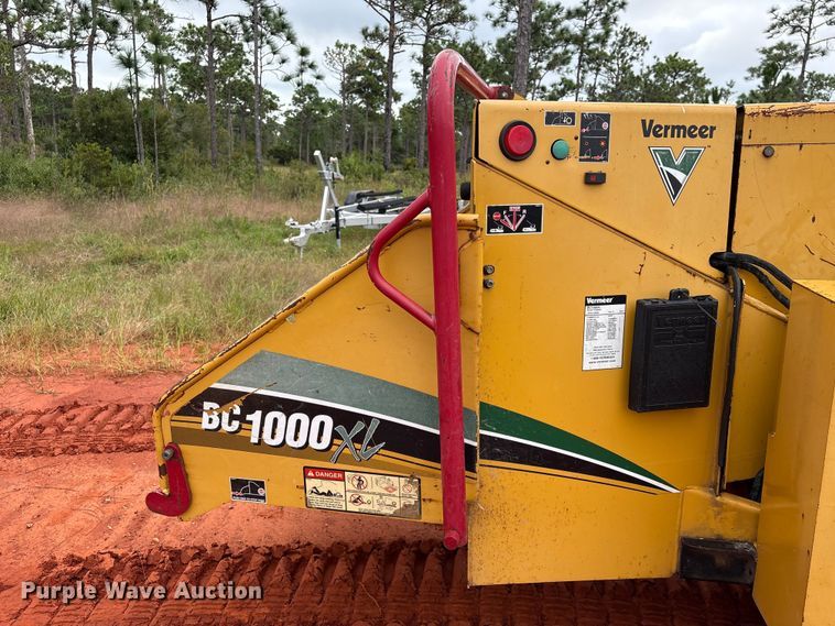 image for item EA7032 2008 Vermeer BC1000XL wood chipper