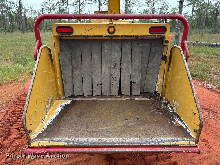 image for item EA7032 2008 Vermeer BC1000XL wood chipper