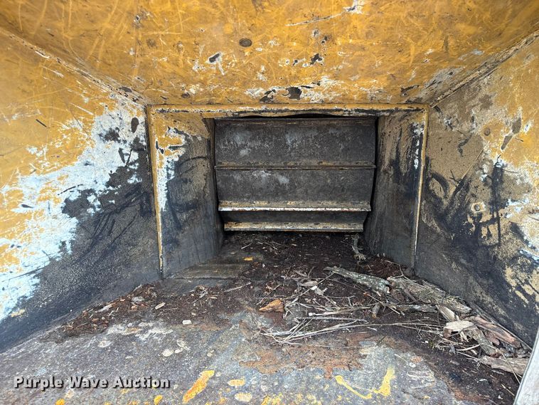 image for item EA7032 2008 Vermeer BC1000XL wood chipper