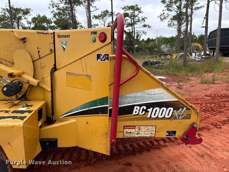 image for item EA7032 2008 Vermeer BC1000XL wood chipper