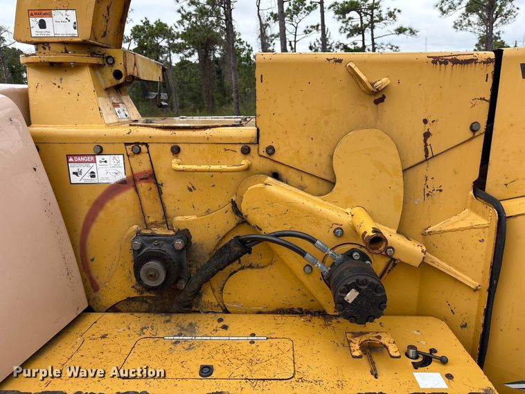 image for item EA7032 2008 Vermeer BC1000XL wood chipper