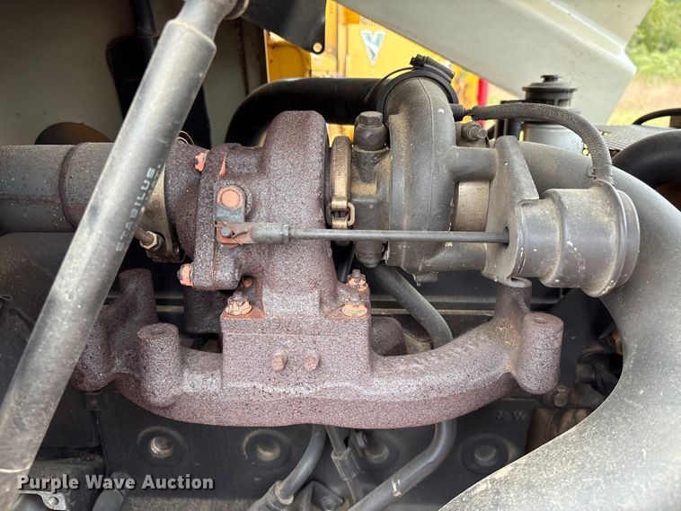 image for item EA7032 2008 Vermeer BC1000XL wood chipper