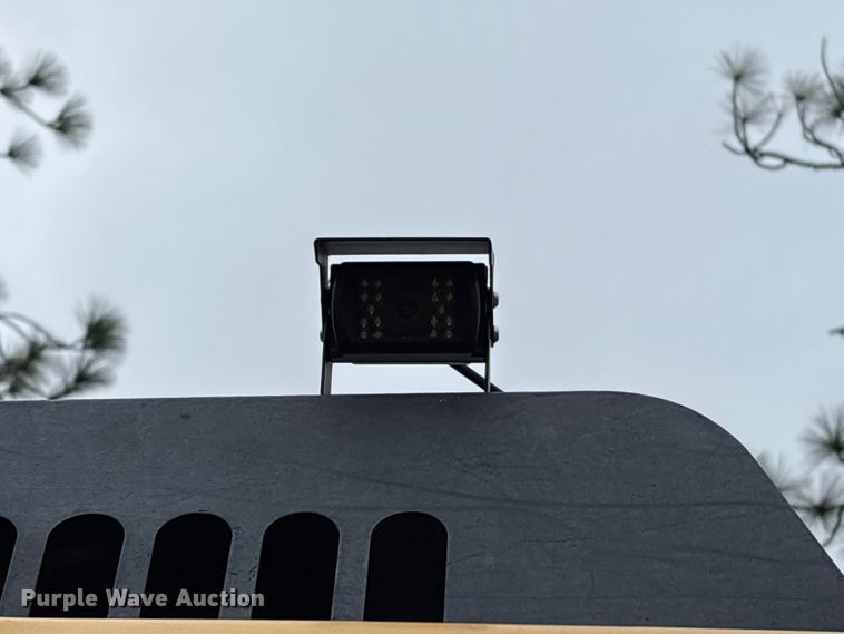 image for item EA7033 2012 John Deere 180G excavator