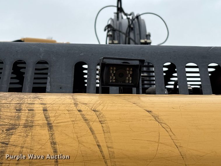 image for item EA7033 2012 John Deere 180G excavator