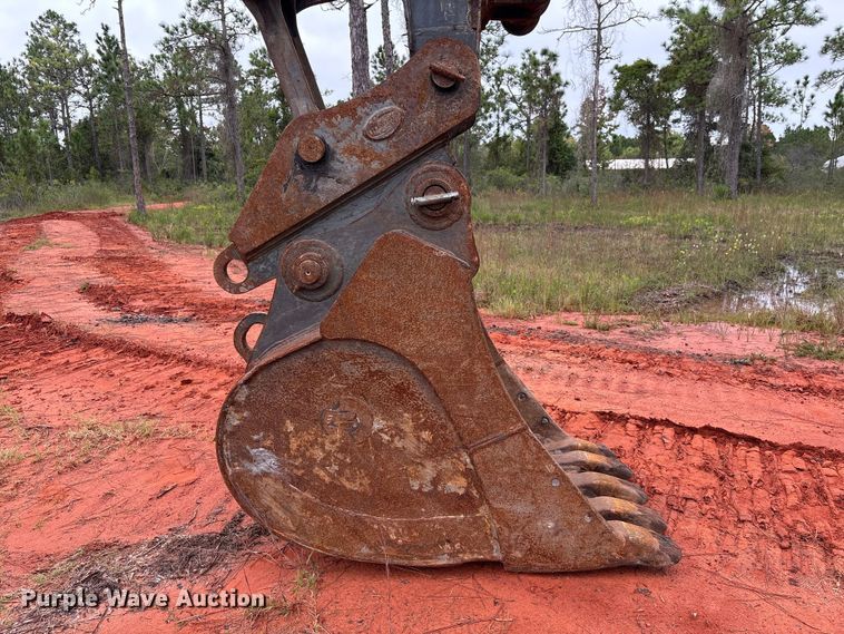 image for item EA7033 2012 John Deere 180G excavator