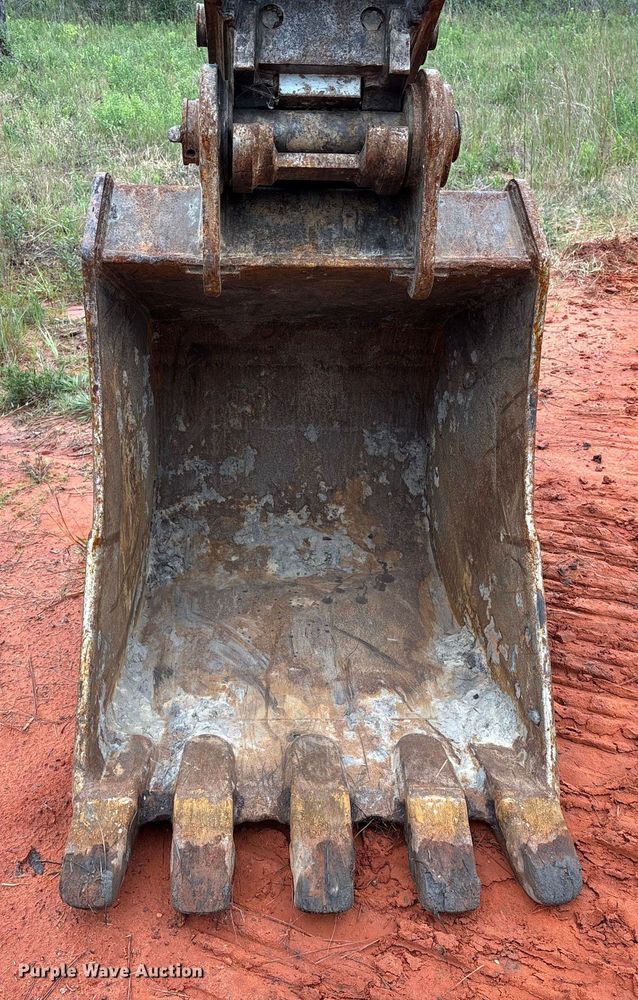 image for item EA7033 2012 John Deere 180G excavator