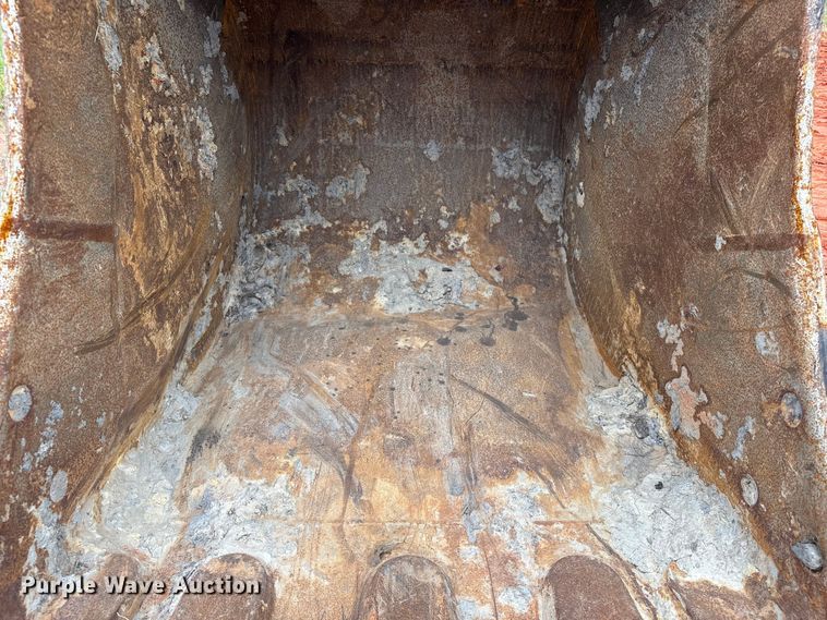 image for item EA7033 2012 John Deere 180G excavator