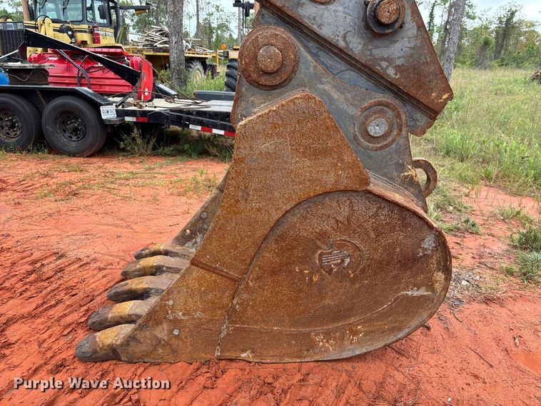 image for item EA7033 2012 John Deere 180G excavator