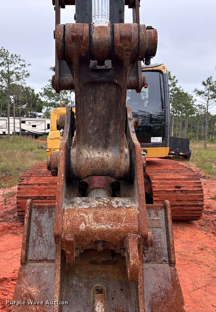 image for item EA7033 2012 John Deere 180G excavator