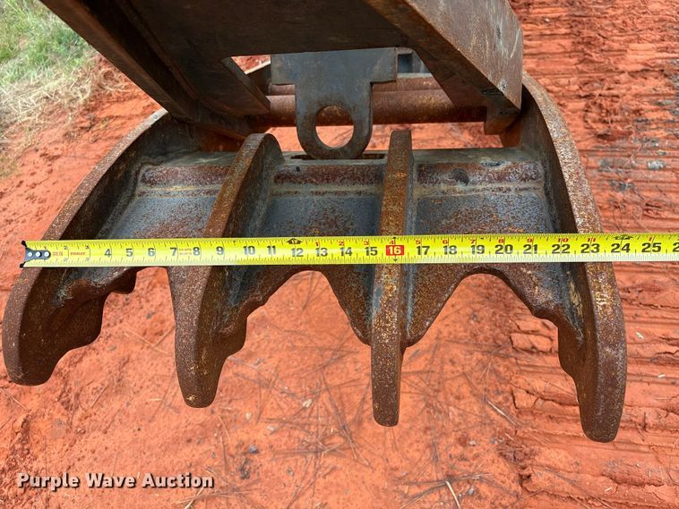 image for item EA7033 2012 John Deere 180G excavator