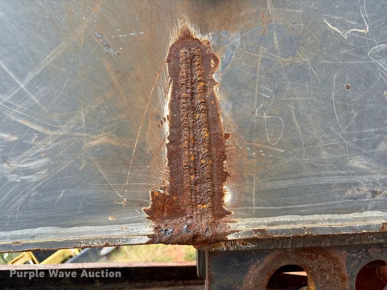 image for item EA7033 2012 John Deere 180G excavator