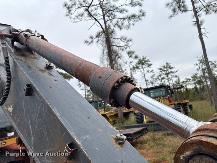 image for item EA7033 2012 John Deere 180G excavator