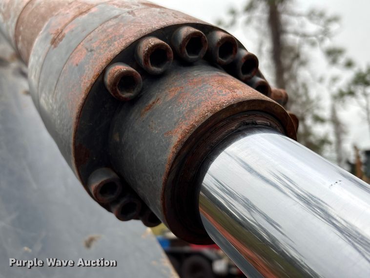 image for item EA7033 2012 John Deere 180G excavator