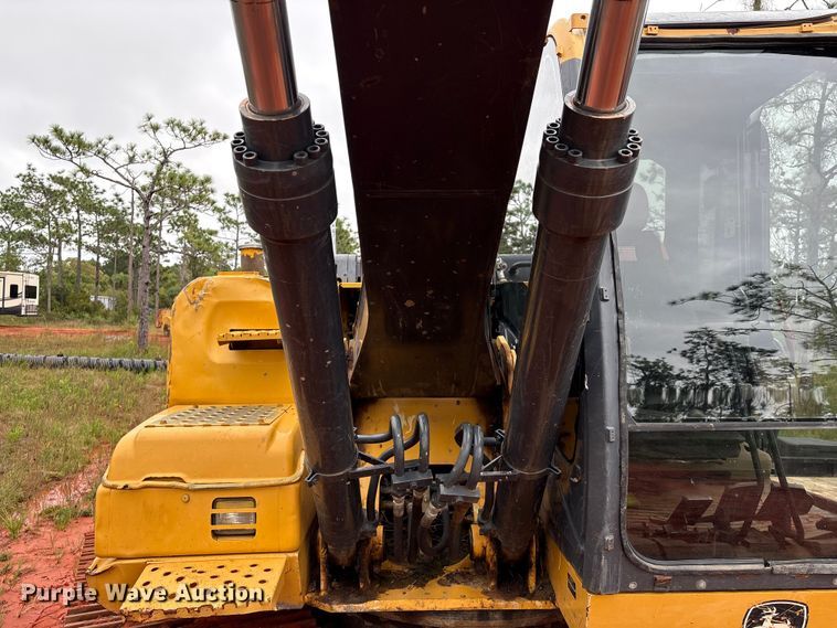 image for item EA7033 2012 John Deere 180G excavator