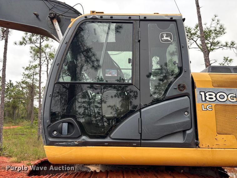 image for item EA7033 2012 John Deere 180G excavator