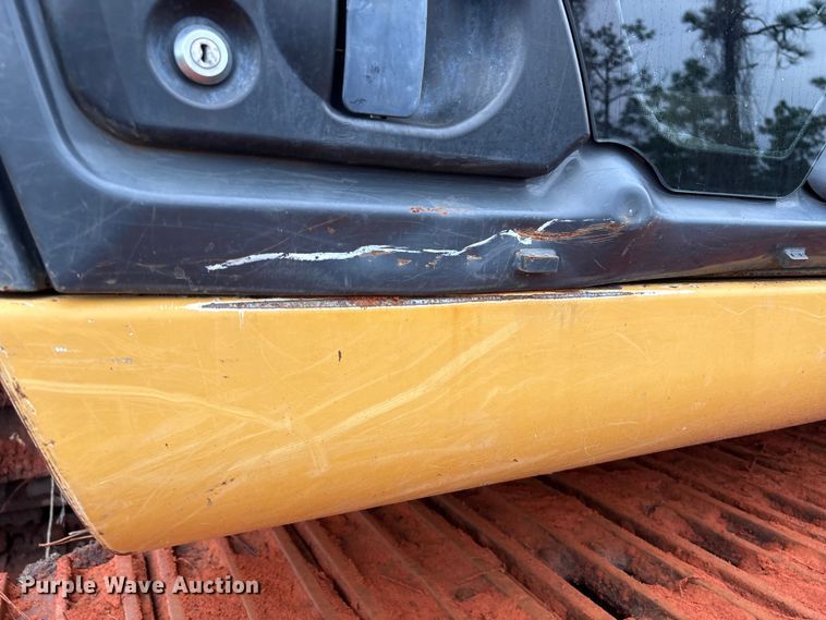 image for item EA7033 2012 John Deere 180G excavator