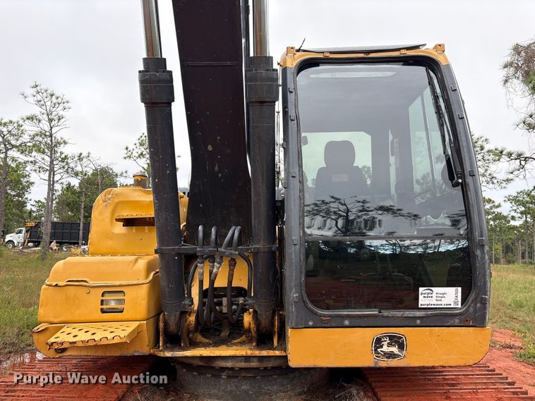 image for item EA7033 2012 John Deere 180G excavator