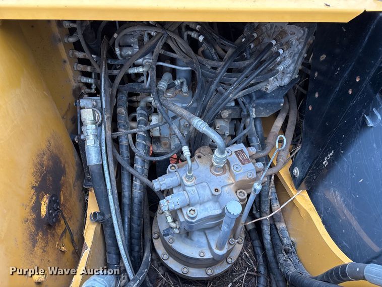 image for item EA7033 2012 John Deere 180G excavator