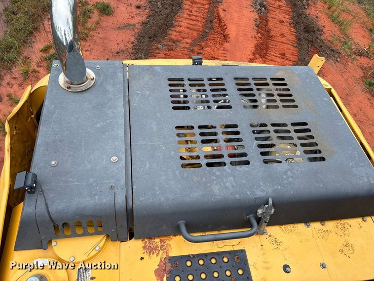 image for item EA7033 2012 John Deere 180G excavator