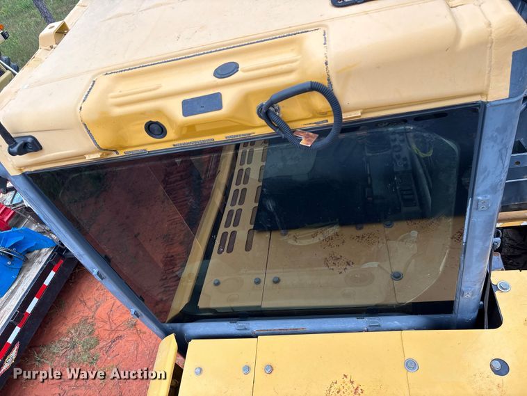 image for item EA7033 2012 John Deere 180G excavator