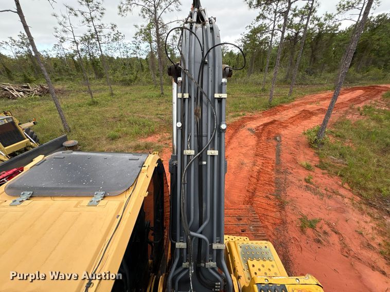 image for item EA7033 2012 John Deere 180G excavator