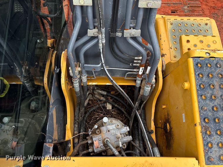 image for item EA7033 2012 John Deere 180G excavator