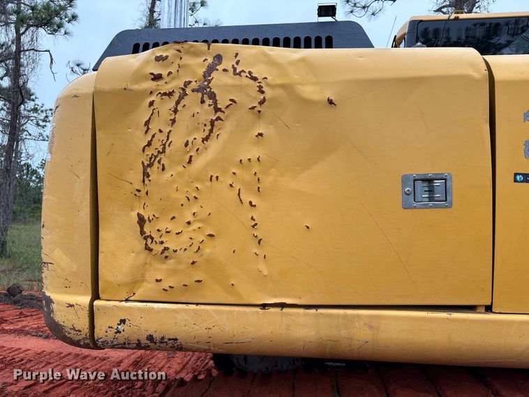 image for item EA7033 2012 John Deere 180G excavator