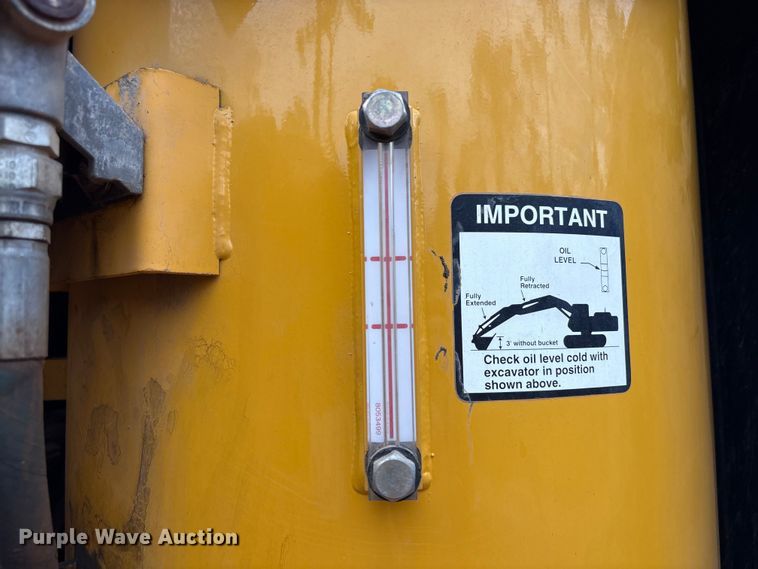 image for item EA7033 2012 John Deere 180G excavator